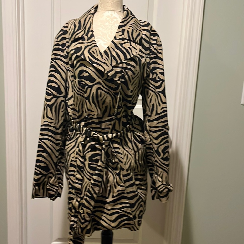 Dana Buchman L light weight jacket, 97% cotton and 3% spandex, machine washable